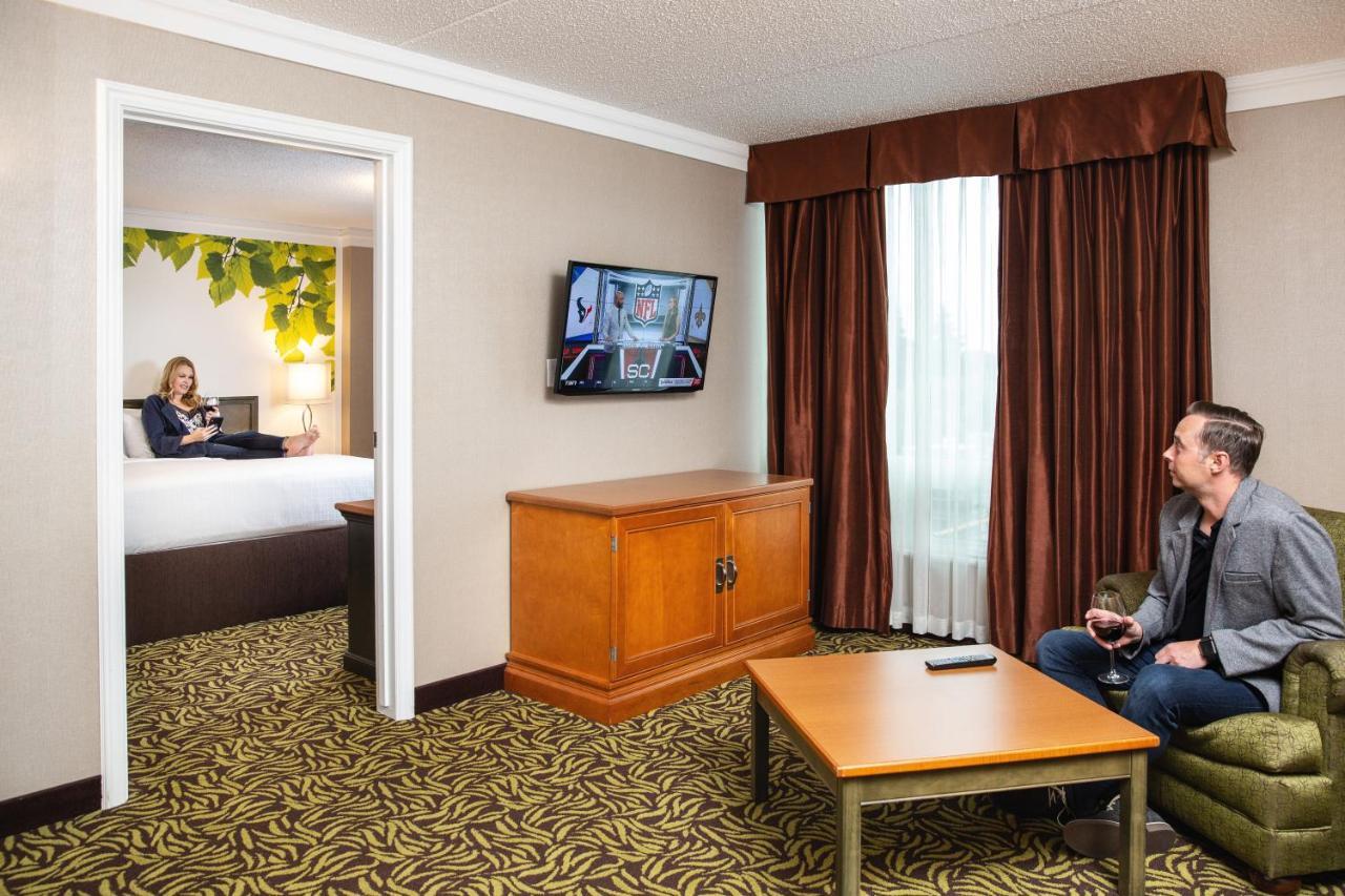 Varscona Hotel On Whyte Эдмонтон Экстерьер фото